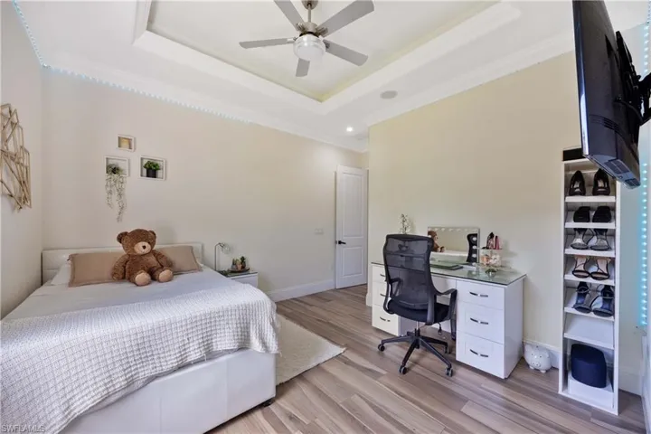 214 9th St Nw, Naples, Florida 34120