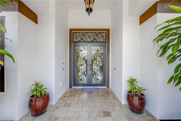 214 9th St Nw, Naples, Florida 34120