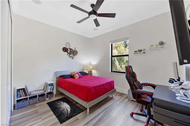214 9th St Nw, Naples, Florida 34120