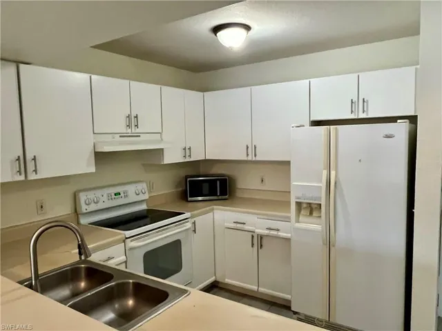 8224 Key Royal Cir 211, Naples, Florida 34119