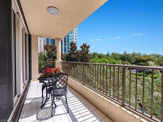 7425 Pelican Bay Blvd 206, Naples, Florida 34108
