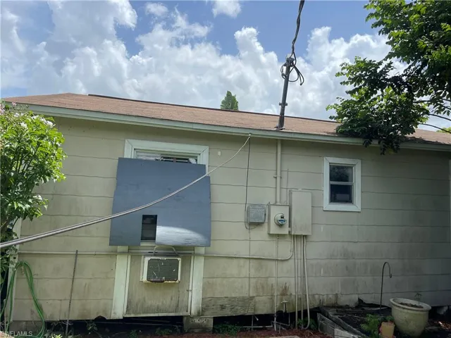View of side of home