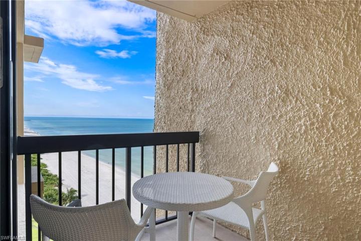 Private lanai with beach views off of the kitchen