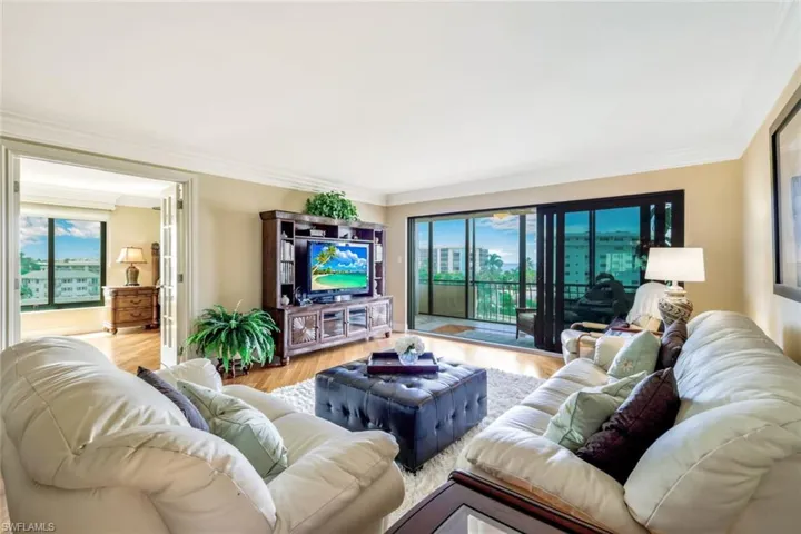 Living room with crown molding and hardwood / wood-style flooring