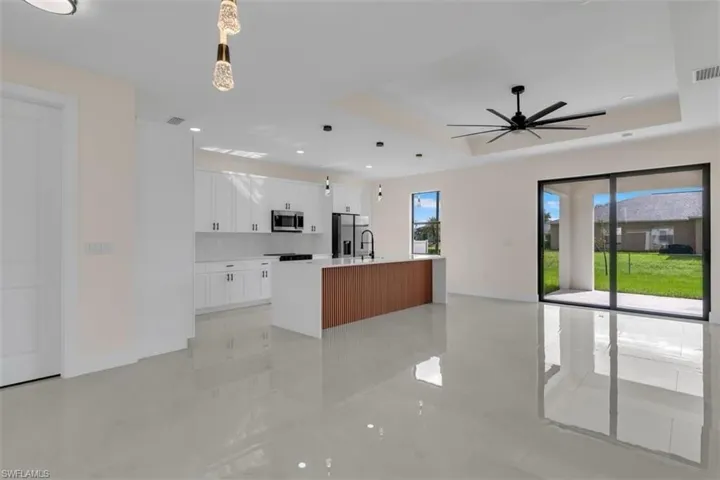 474 NE 2nd  PL, Cape Coral, FL 33909