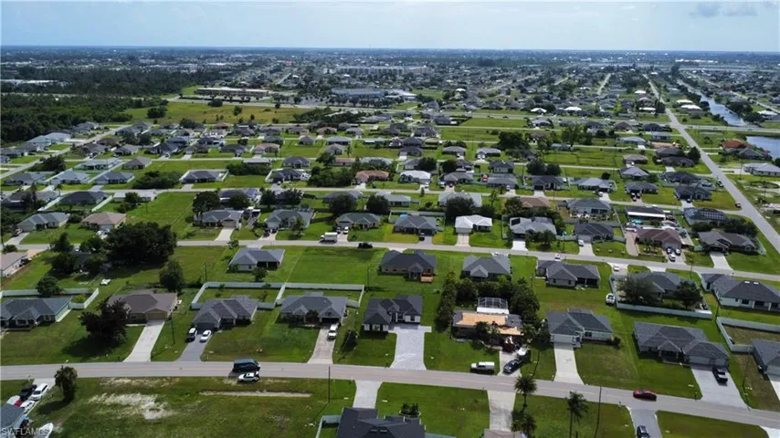 474 NE 2nd  PL, Cape Coral, FL 33909