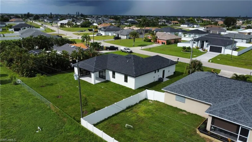 474 NE 2nd  PL, Cape Coral, FL 33909