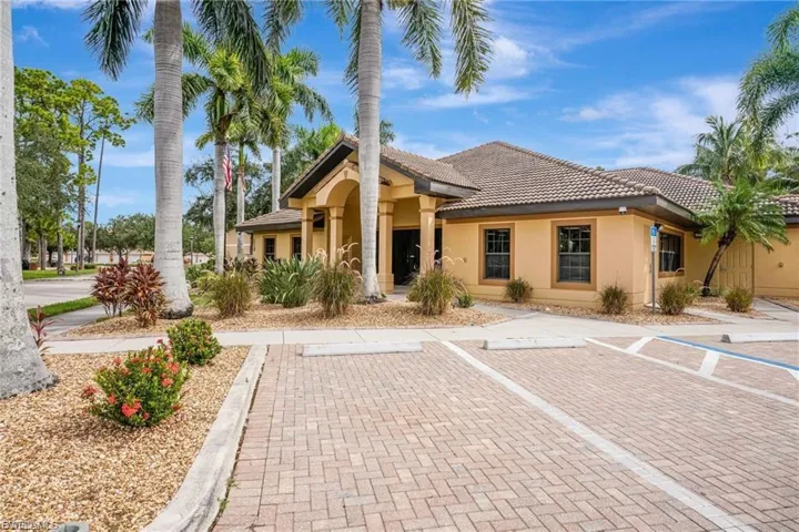 1137 Winding Pines Cir 203, Cape Coral, Florida 33909