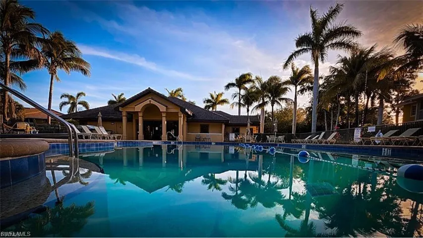 1137 Winding Pines Cir 203, Cape Coral, Florida 33909