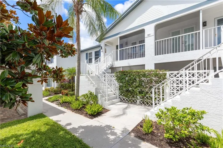 841 Tanbark Dr 202, Naples, Florida 34108
