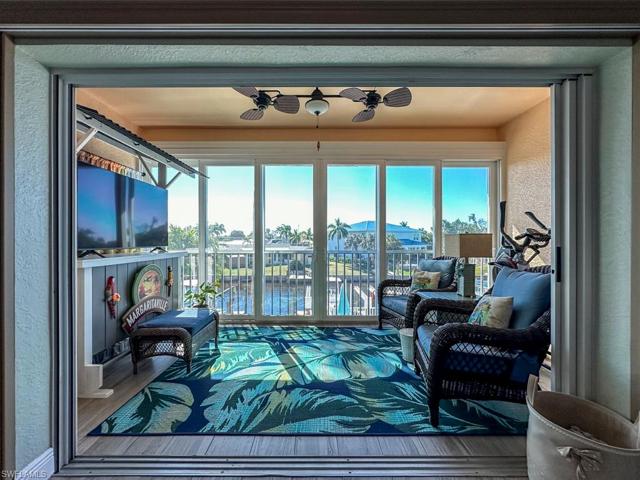 Spacious Lanai Overlooking Pool, Dock and Canal
