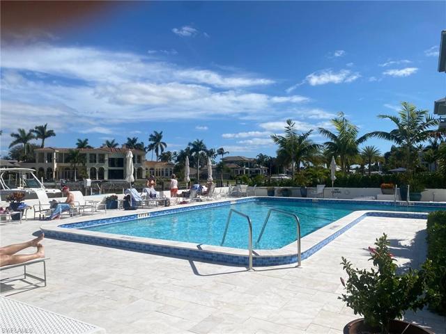 Community Pool directly located on the Bay.