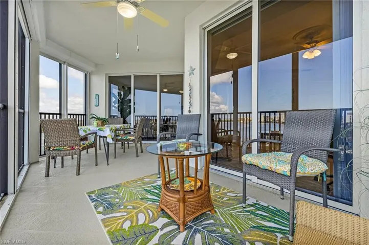 Sunroom with ceiling fan