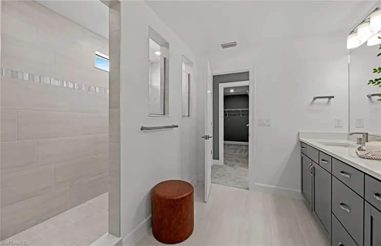 Photos are of a model home. Illustration purposes only.