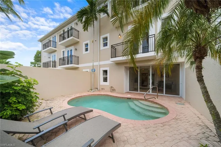 572 11th Ave S 2, Naples, Florida 34102