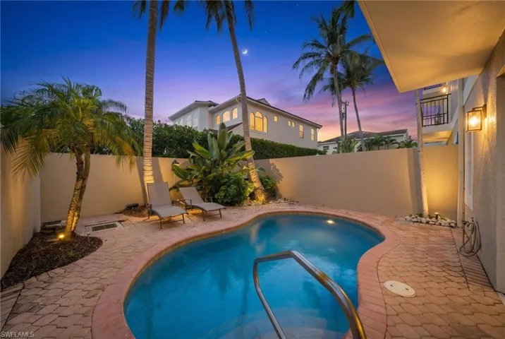 572 11th Ave S 2, Naples, Florida 34102