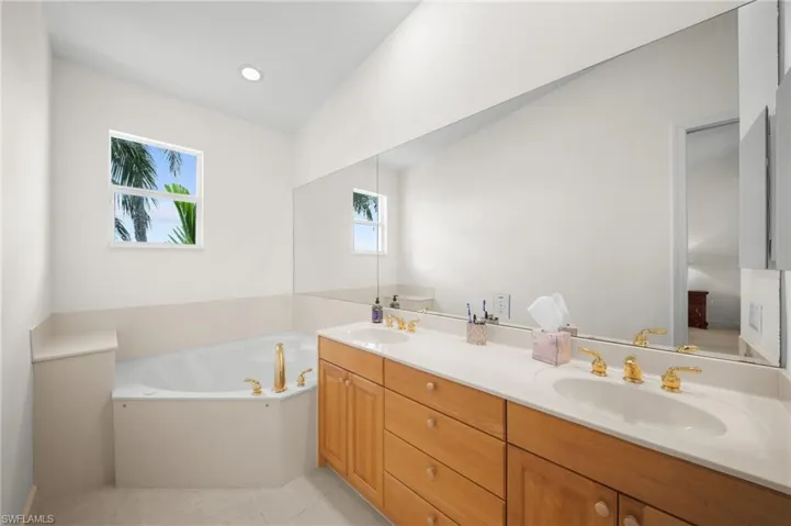 572 11th Ave S 2, Naples, Florida 34102