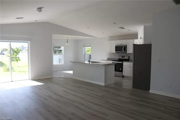 2924 NE 4th  PL, Cape Coral, FL 33909