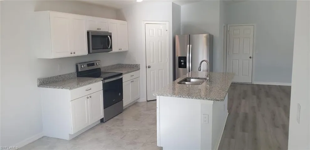 2924 NE 4th  PL, Cape Coral, FL 33909
