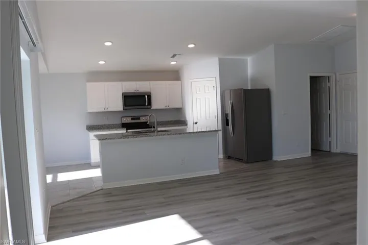 2924 NE 4th  PL, Cape Coral, FL 33909