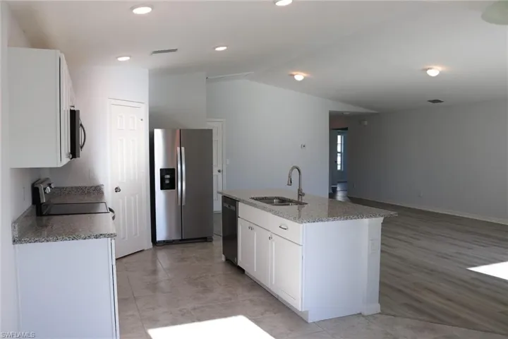 2924 NE 4th  PL, Cape Coral, FL 33909
