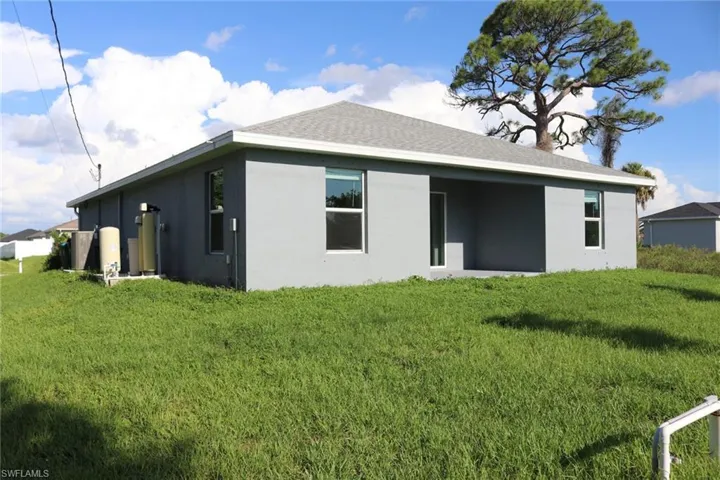 2924 NE 4th  PL, Cape Coral, FL 33909