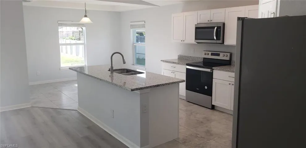 2924 NE 4th  PL, Cape Coral, FL 33909