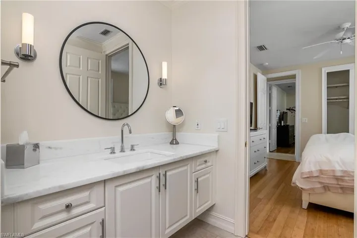 Ensuite to Guest Bedroom 3 and to Pool