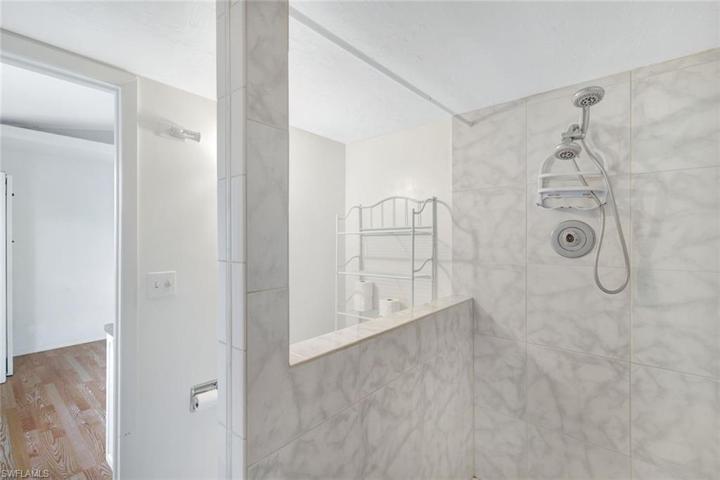 826  Wiggins Pass  RD, Naples, FL 34110