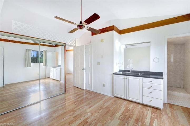 826  Wiggins Pass  RD, Naples, FL 34110