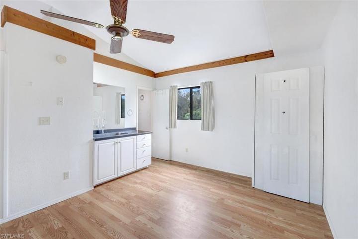 826  Wiggins Pass  RD, Naples, FL 34110