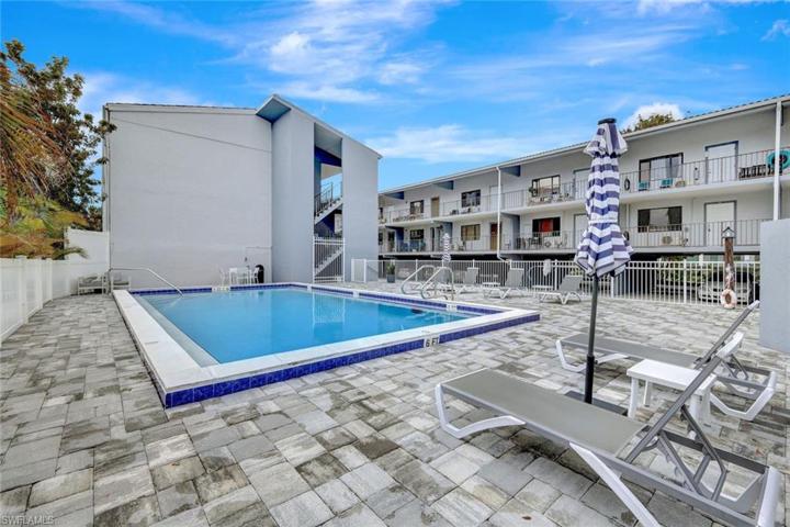 826  Wiggins Pass  RD, Naples, FL 34110