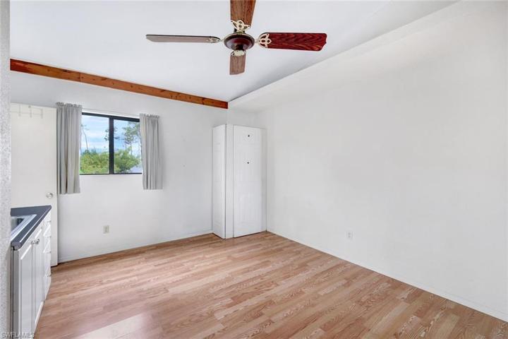 826  Wiggins Pass  RD, Naples, FL 34110