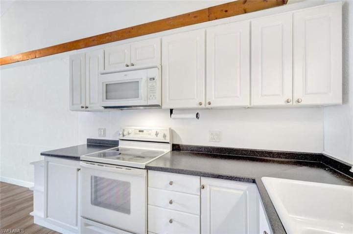 826  Wiggins Pass  RD, Naples, FL 34110