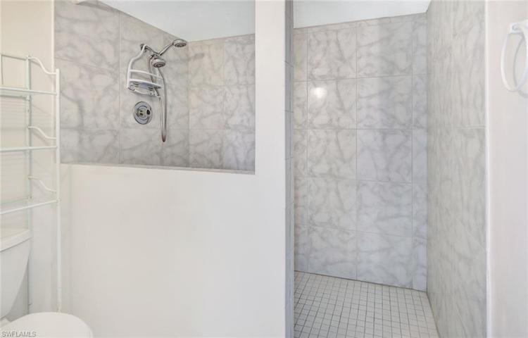 826  Wiggins Pass  RD, Naples, FL 34110