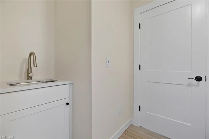 1011 Sw 52nd St, Cape Coral, Florida 33914