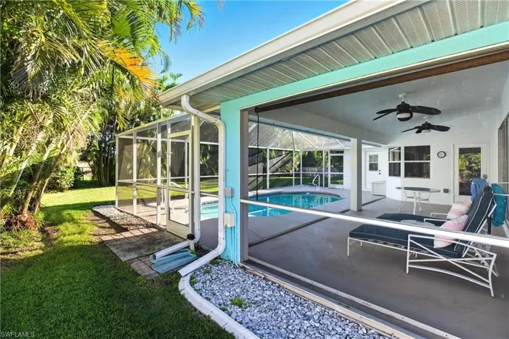 1011 Sw 52nd St, Cape Coral, Florida 33914