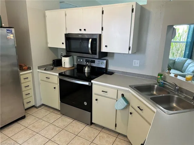 2124 Ne 7th Pl, Cape Coral, Florida 33909