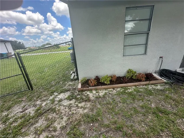 2124 Ne 7th Pl, Cape Coral, Florida 33909