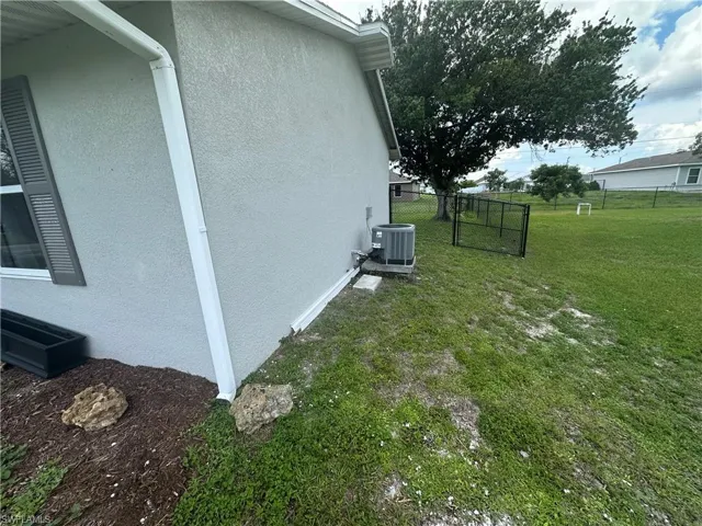 2124 Ne 7th Pl, Cape Coral, Florida 33909