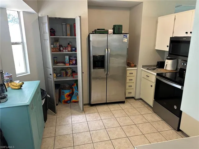 2124 Ne 7th Pl, Cape Coral, Florida 33909