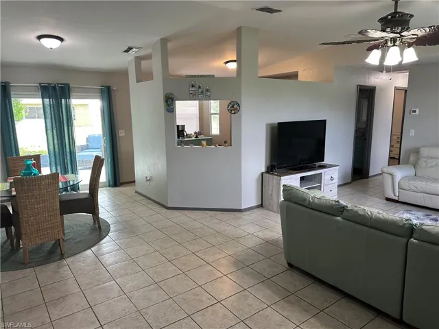 2124 Ne 7th Pl, Cape Coral, Florida 33909