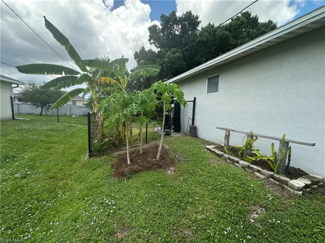 2124 Ne 7th Pl, Cape Coral, Florida 33909