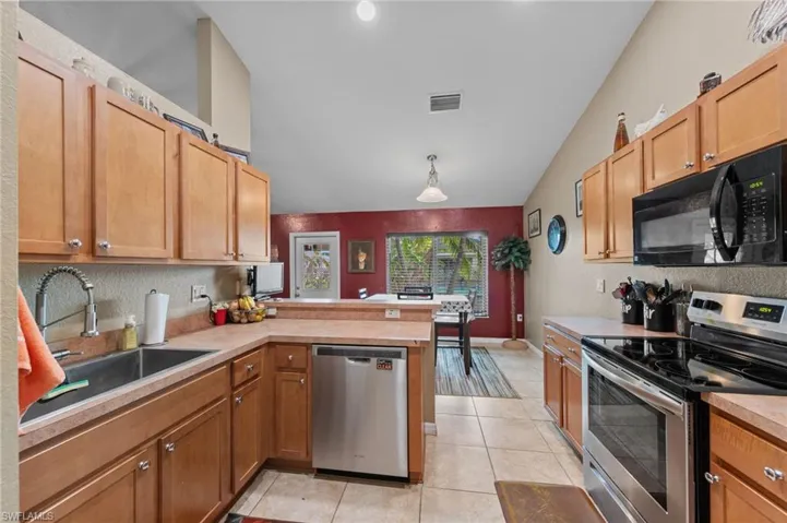 23 NW 29th  AVE, Cape Coral, FL 33993
