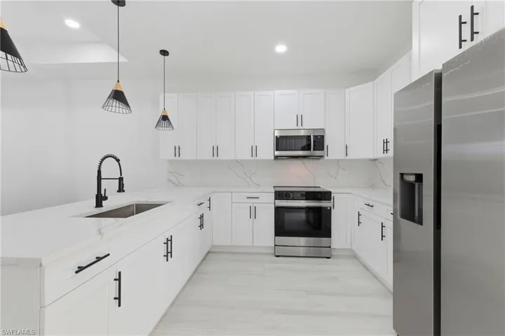 3631 Sw Santa Barbara Pl, Cape Coral, Florida 33914