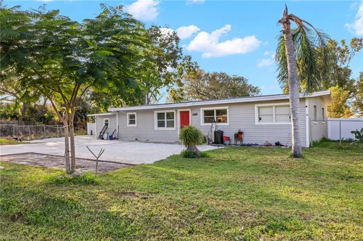 View of front of home featuring a patio and a front yard