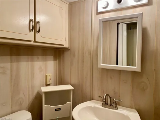 FULL BATHROOM - 2nd FLOOR