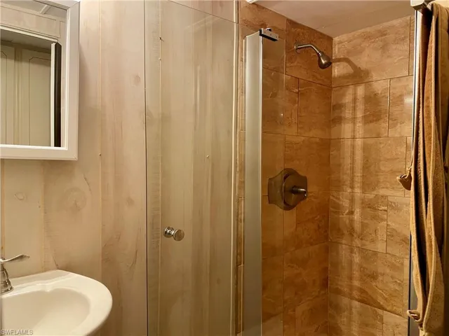 FULL BATHROOM - 2nd FLOOR