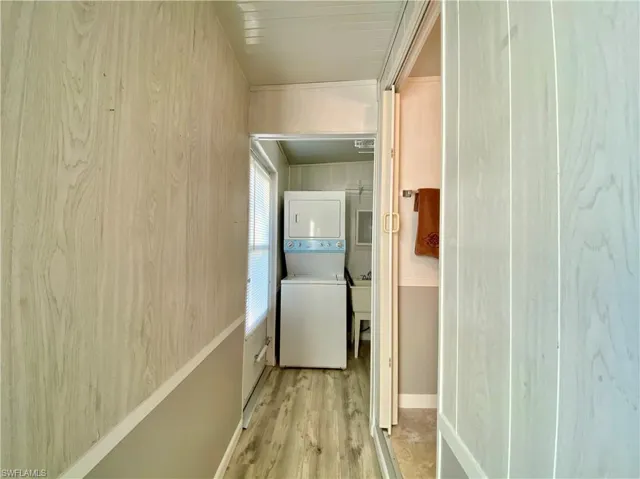 HALLWAY to FULL BATHROOM & LAUNDRY ROOM