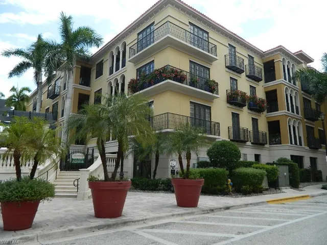View of apartment building / complex